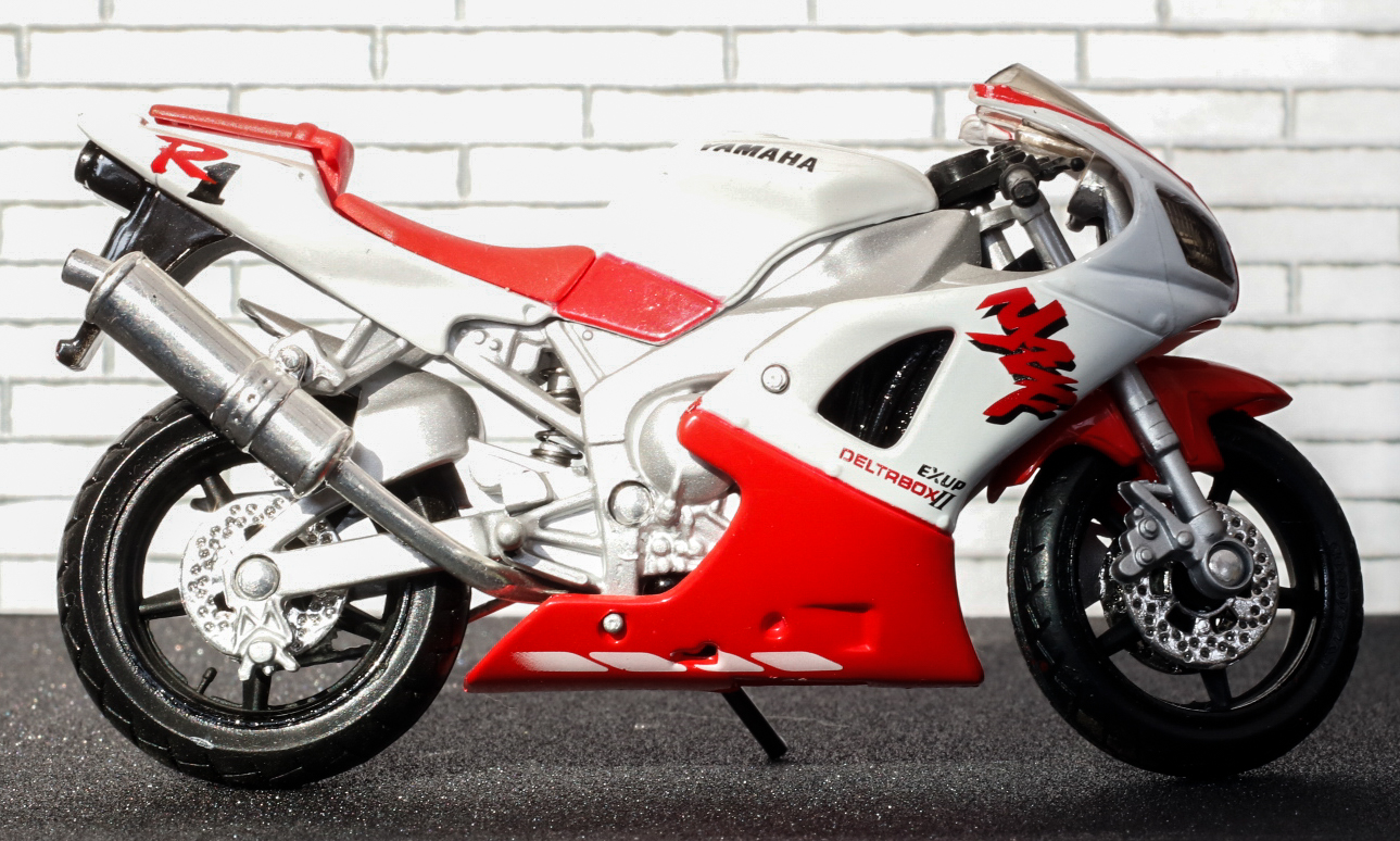 Maisto Yamaha YZF R1